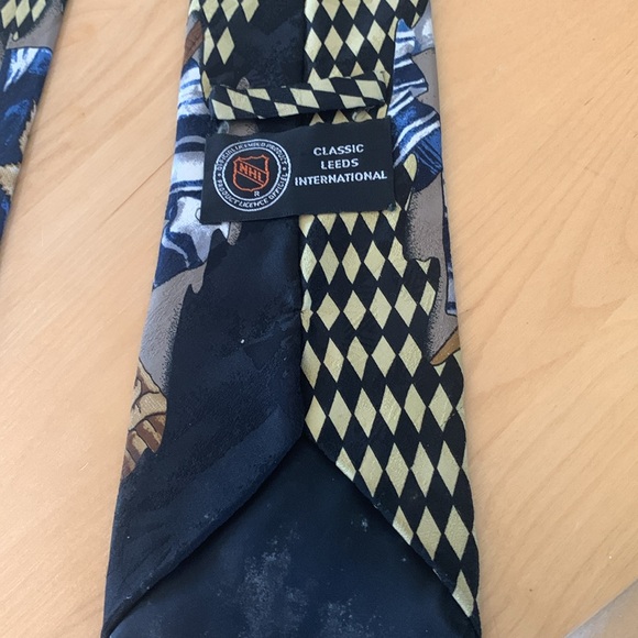 Toronto Maple Leafs tie…used-in good condition - Picture 4 of 4